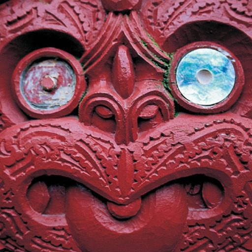 statue-Maori-Mythology