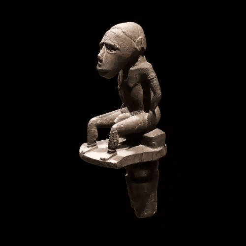 Dakuwaqa statue with fierce expression