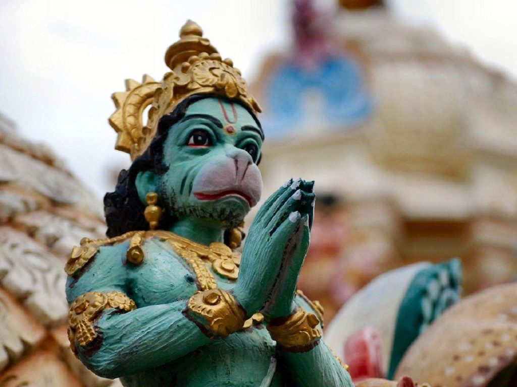 statue-of-lord-Hanuman-outside-a-temple