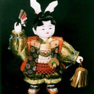 Momotaro-figurine