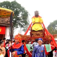 Chu Dong Tu temple festival