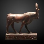 Mythlok - Mnevis bull figurine