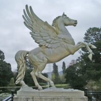 Mythlok - Pegasus statue