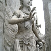 Mythlok - Ibu Pertiwi statue