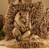 Mythlok - Artio carving
