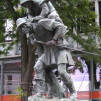 PICT0544.JPG Staute of Aufhocker