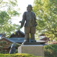 Mythlok - Okuninushi statue with right A Statue of the Japanese god Okuninushi with a rabbit