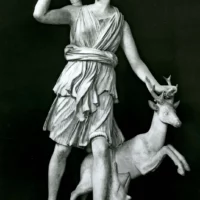 Mythlok - Artemis statue Statue of Greek goddess Artemis