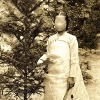 Cosplay representing the Korean ghost Dalgyal Gwishin